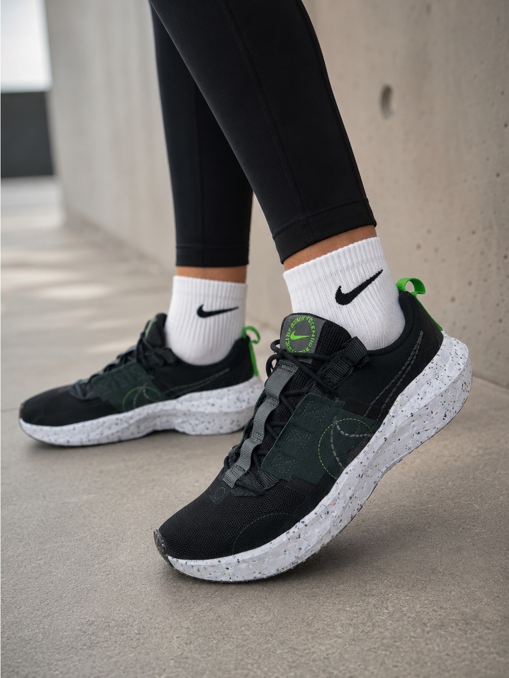 Nike Crater Impact Women’s Size 9.5 Black Green Shoes CW2386-001